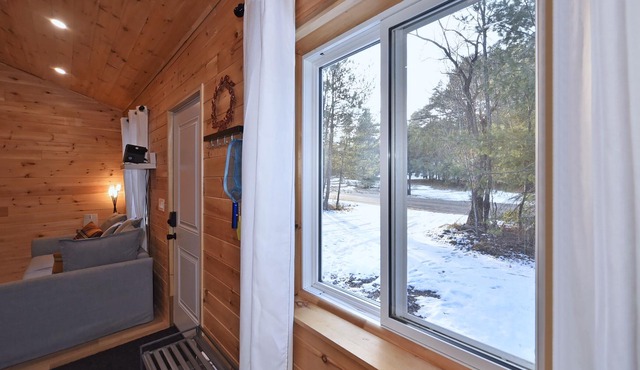 A cozy getaway in Hastings Highlands!