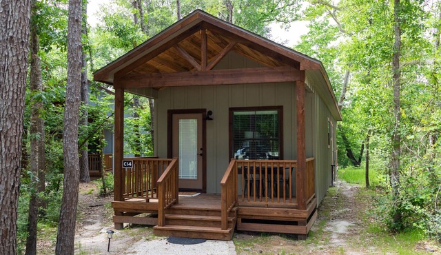 A Cozy Getaway Right on the Water, Two Creeks Crossing Resort