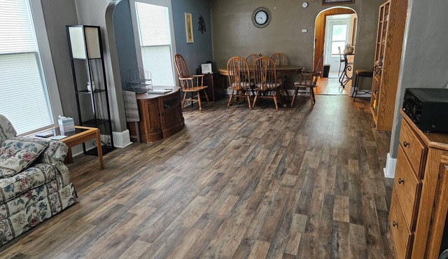 A cozy home to be & pets OK. It's close to eateries, shops and Hwy's 24 and 63.