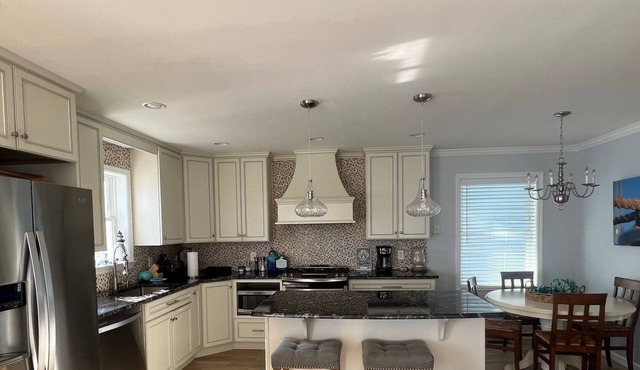 A cozy house that sleeps 10 just a few blocks from the beach