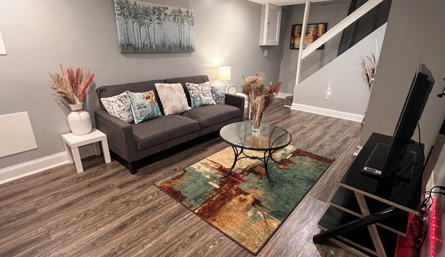 A cozy/modern private suite.nMins away from I695/95 and the heart of Baltimore.