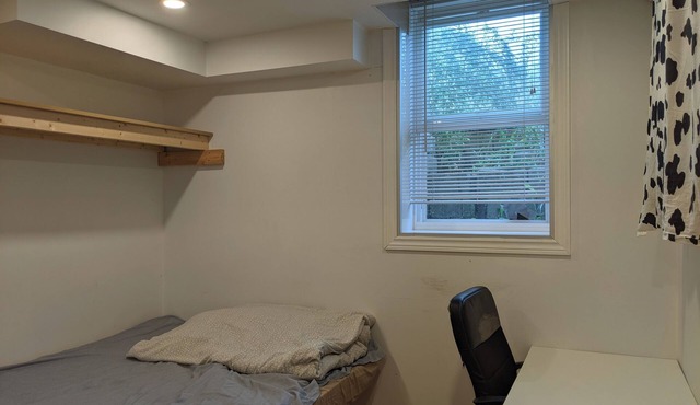 A Cozy Private Room At PandaMotel.com