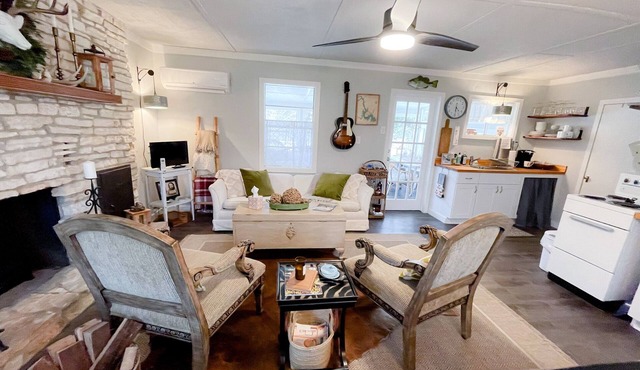 A Cozy, quiet and most perfect cottage beautifully located on a waterfront cove.