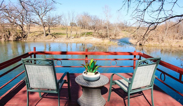 A Cozy Riverfront Getaway