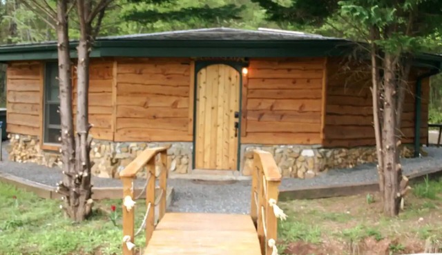 A cozy, romantic cabin perfect for couples.nPets are always welcome, owners too!