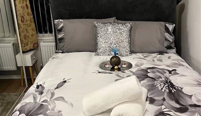 A Cozy Room in House in Great Barr - Near M5/M6 - Parking - Garden