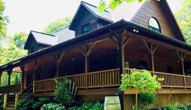 A Cozy Rustic Chalet in nature, only 5 mins to Big Rideau Lake & Cataraqui trail