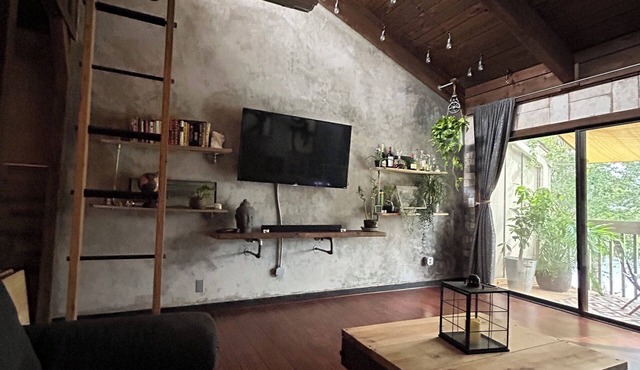 A cozy rustic NYC inspired Loft located in the oasis of Orlando prime loaction
