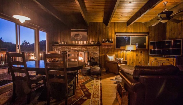 A Cozy Treetop Cabin in Lake Arrowhead