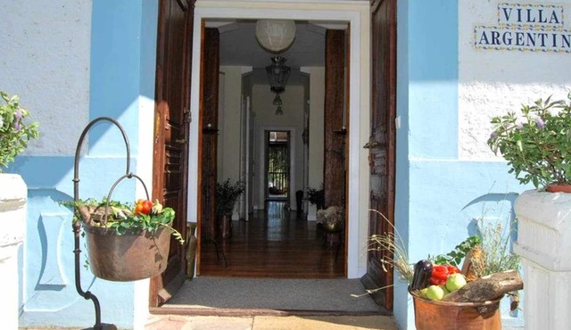 A cozy villa with a private garden to enjoy