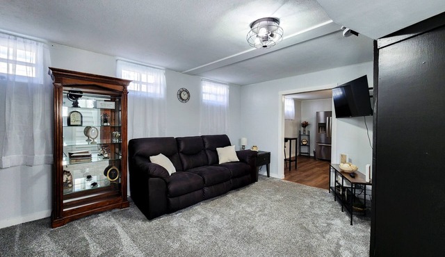 A cute & cozy little apartment!