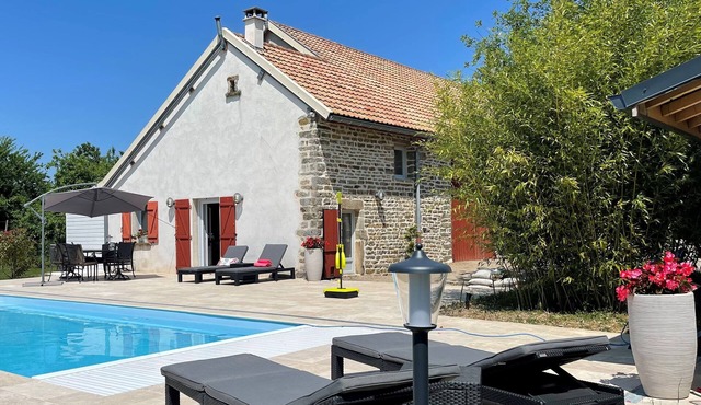 A delightful cottage with shared pool and sun terrace.