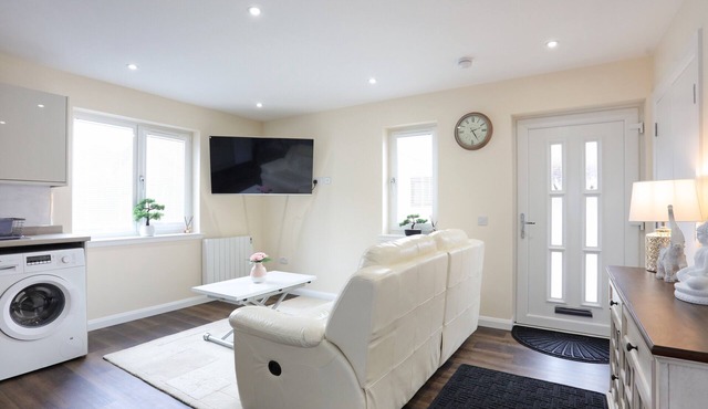 A delightful 2 bedroom bungalow in Winchburgh.