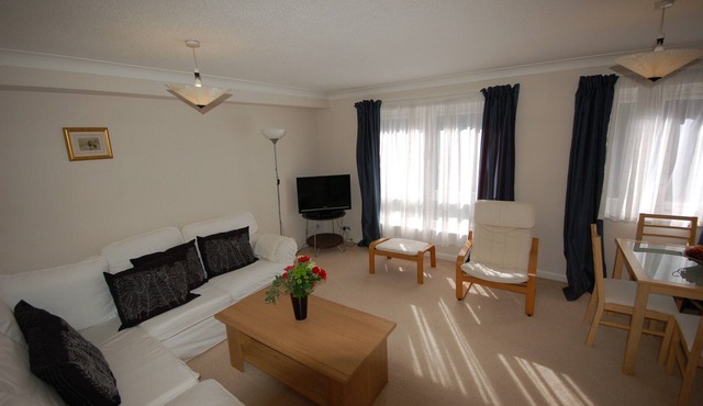 A Delightful 2 Bedroom 2 Bathroom City Apartment in Picturesque Location