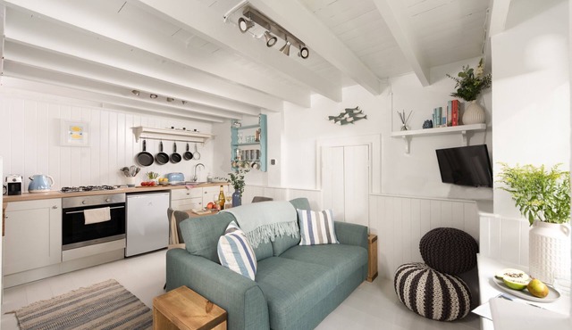 A delightful character cottage for couples and their dogs in the heart of Newlyn in Cornwall