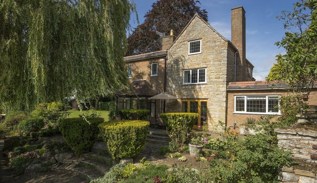A delightful end of terrace house, set within the pretty town of Bidford-on-Avon