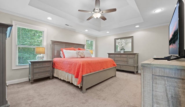 A Deluxe Townhome On Private Wooded Lot. Convenient To Atlanta, Peachtree City