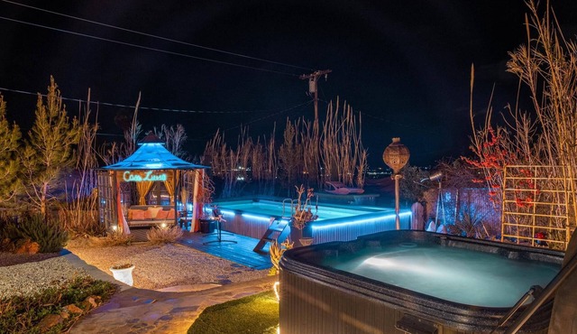 A Desert Oasis w/Pool and Hot Tub near Park entrance