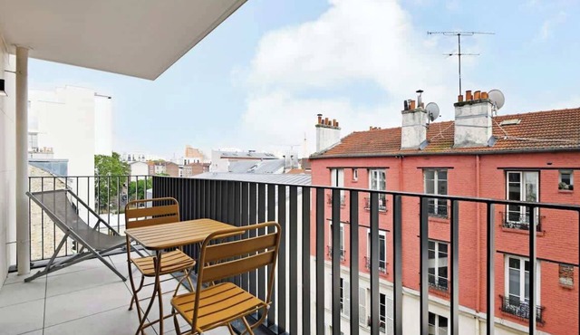 A Design 2-BR/1-BA with Terrace in Clichy