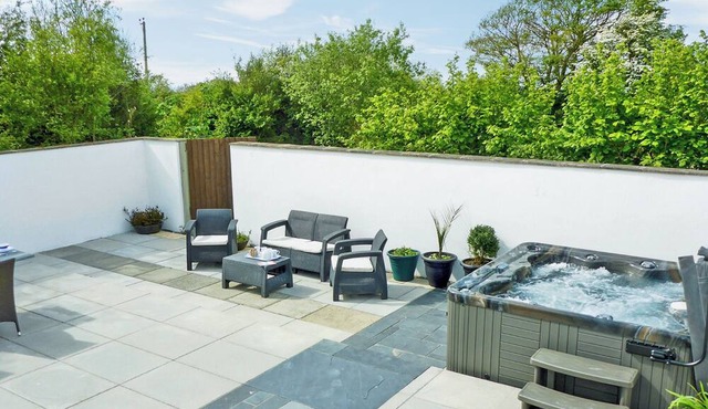 A detached house set in the beautiful quiet surroundings of the park.