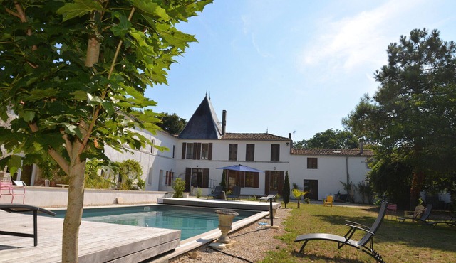 A DOMAINE in the countryside for group receptions: 82 beds