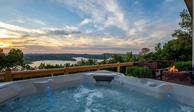 A Dream Getaway: Sunset Sanctuary Table Rock Lake