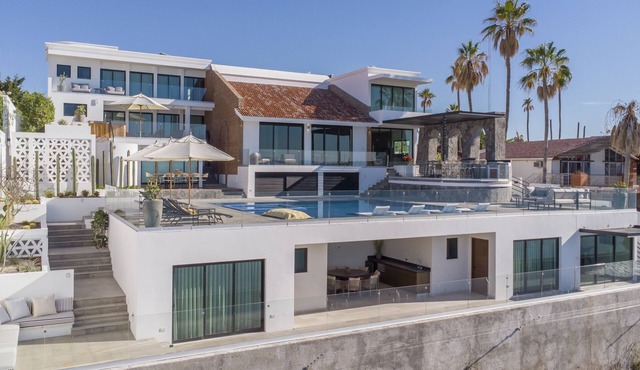 A dream luxury vacation in La Paz: Villa Palmares!