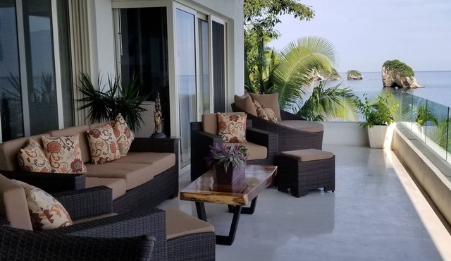 A Dream Worth Dreaming is a 3 bedroom 31/2 bathrooms beachfront property.