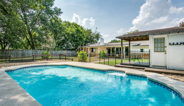 A&E Bedford Entertainment Getaway near DFW Airport &. Cowboys Stadium