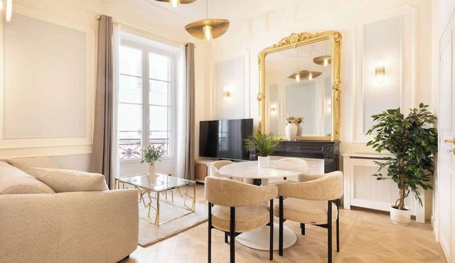 A Elegant 2-BR with Services in Opera