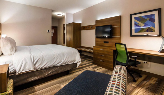 A Fabulous King Room for Business and Leisure