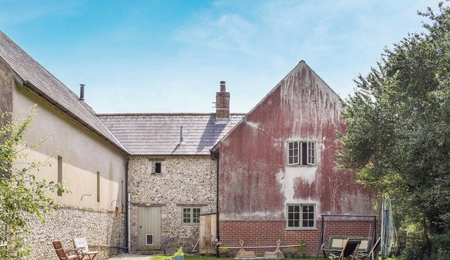 A fabulously cosy farmhouse just a short walk from the famous Cerne Abbas Giant.