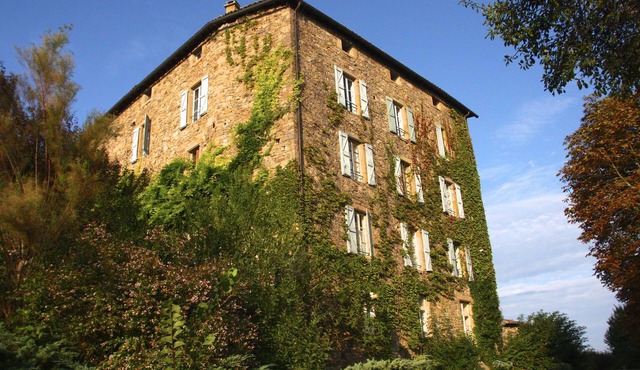 A factory of the XIXth century entirely to oneself with friends or for a whole family