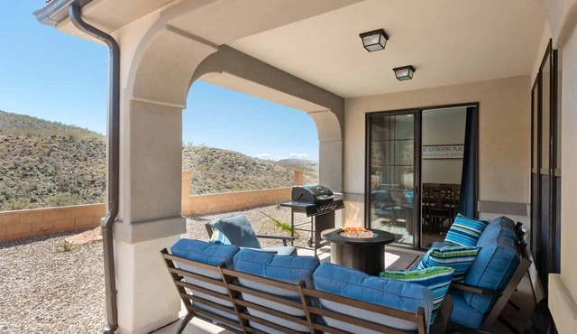 A Family Affair, Sleeps 20 in two side-by-side units, 10 bedrooms!