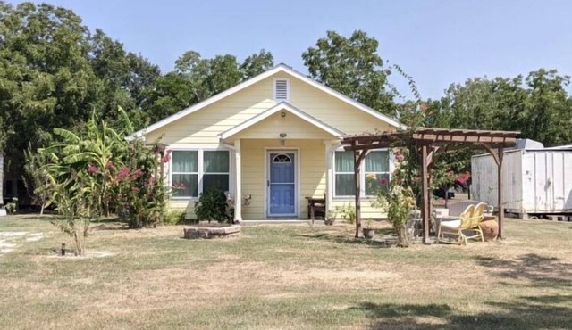 A family friendly retreat close to fishing and the beach!