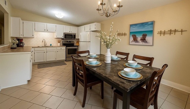 A Family Haven N' Heart of Tupelo: 4 Bedrooms, 6 Beds, 1.5 Baths Sleeps 8 or 9