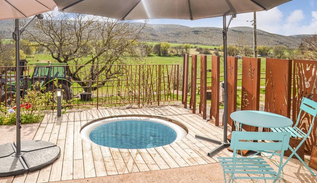 A family vacation home, with pets allowed and a large outdoor area awaiting you.