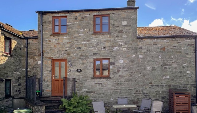 A fantastic, 2 bed cottage, sleeping 4 people and 1 furry friend w/open fire, WiFi & central heating
