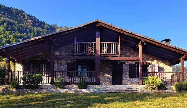 A fantastic holiday home, private pool and barbecue. Wifi