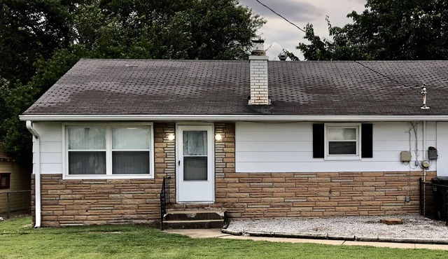 A few minutes from downtown ST. LOUIS, MO! PREMIER HOST! RV & trailer friendly!