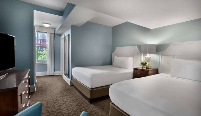 A Few Minutes Walk from World Chess Hall of Fame! 4 Spaces, Pool, Parking