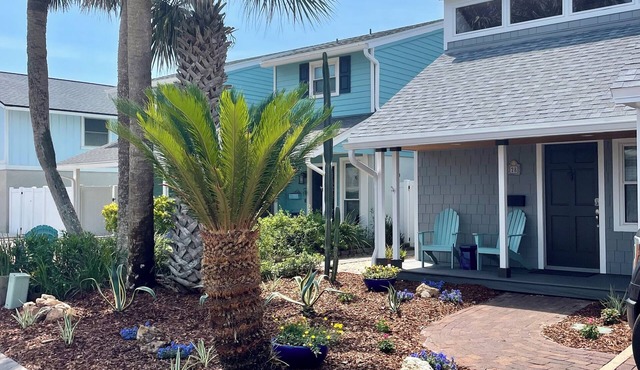 A Few Steps from the Atlantic Ocean Beautiful Beach House Sleeps 8