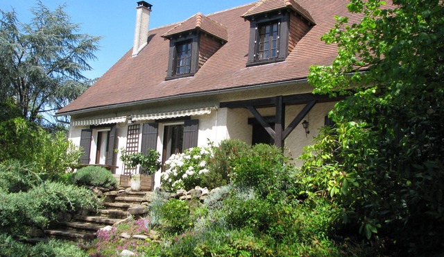 A fine 3-bedroomed Périgourdine house, ideal for family holidays.