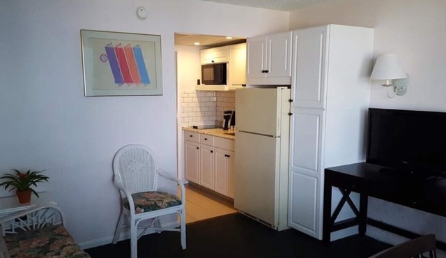 A Fine Family Boutique in Wildwood Crest NJ–Minute Stroll to the Beach.