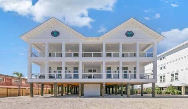 A-Fish🌊5 BR 4 BA Private Pool 🏊 Pet Friendly 🐶