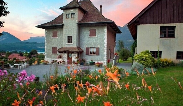 A flat to rent in a charming house close to the lac of annecy and mont blanc