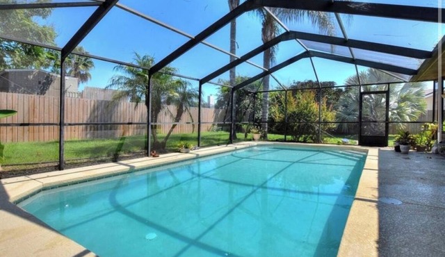 A Florida Oasis with a private pool! 15 minutes to Lego land!