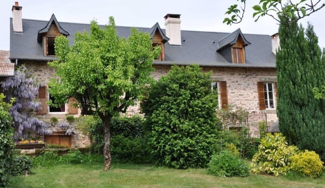 A former farm house, spacious and without nextdoor neighbours.