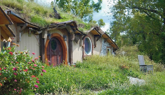 A four bedroom hobbit hole style home five minutes from historic Nauvoo Illinois