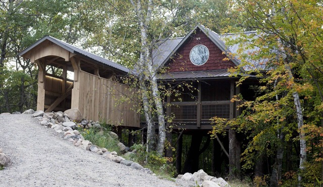 A Four Seasons Tree House With All Amenities Of A Home